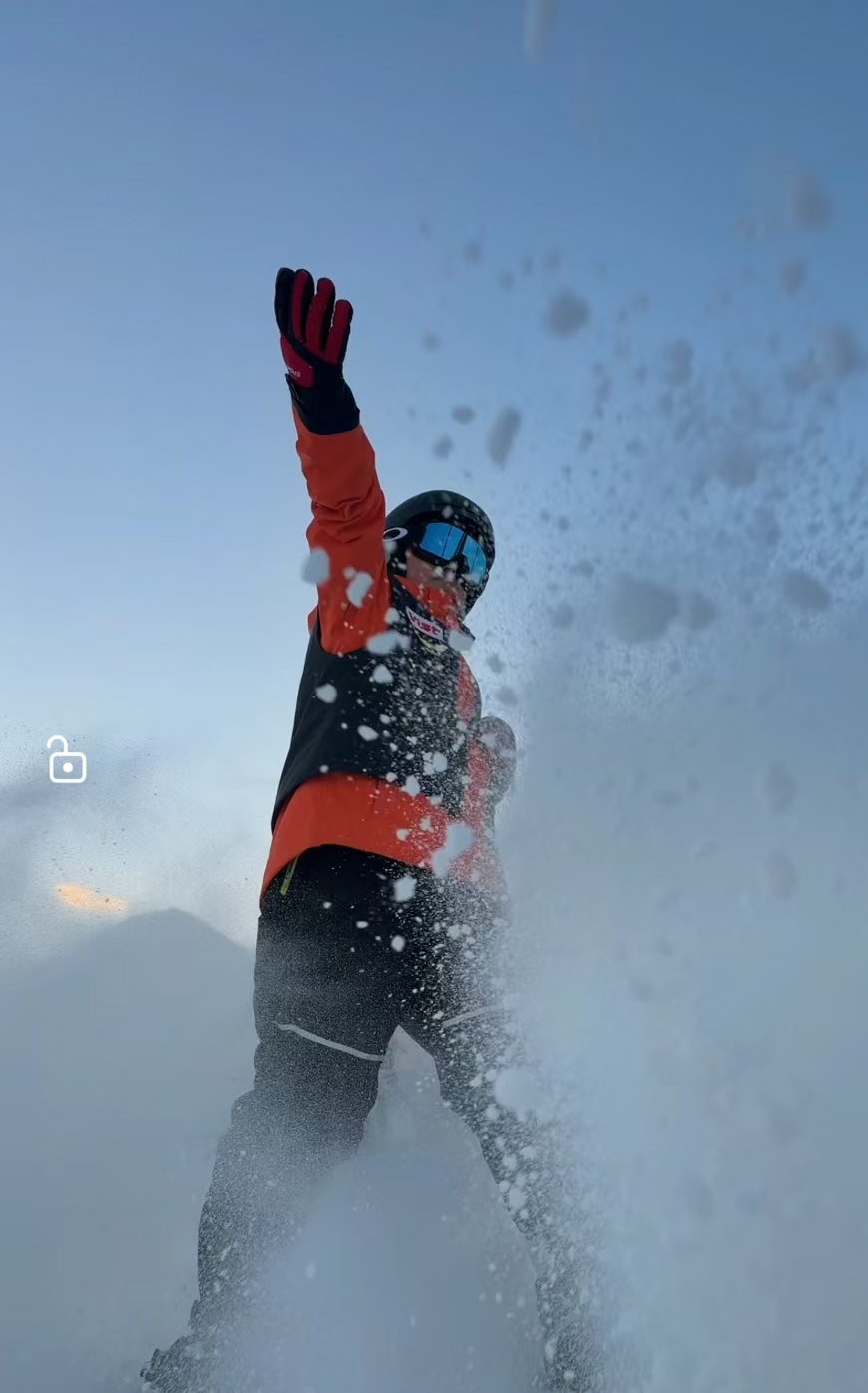 snowboarding powder spray