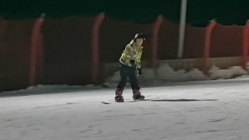 night snowboarding